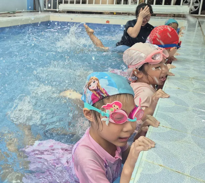 ทักษะพิเศษ: ว่ายน้ำ รำไทย พละ English is FUN